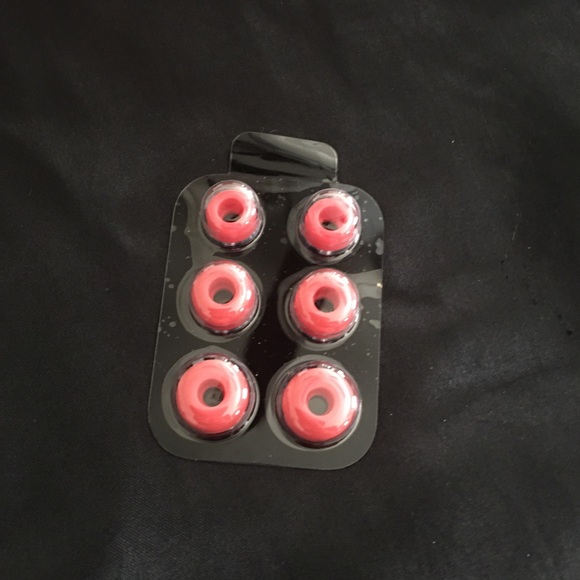 Powerbeats Wireless Eartips - Picture 3 of 5